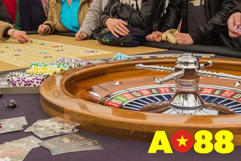 Khu trò chơi đa dạng với Baccarat, Roulette, Blackjack và slot machines